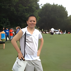 浅黄色鬼史比丘